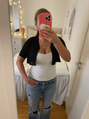 Svart bolero  - Supersnygg svart bolero i storlek S skulle jag säga från H&M tror jag 🖤