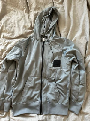 Grå Nike air Max zip Hood - Oanvänd Grå Nike air Max zip Hood som säljs till ett billigt pris. 