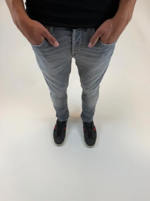 Dondup Jeans George  - Dondup Jeans George  Storlek 30 Ny pris 4000 kr
