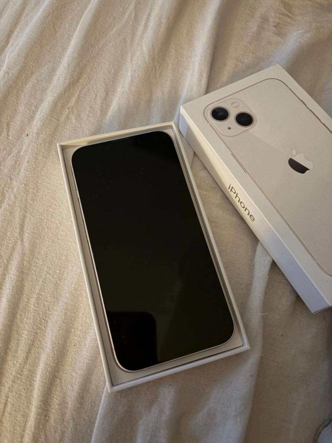 Vit iPhone 13 - 1