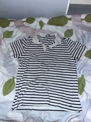 Massimo Dutti piké - Riktigt schysst randig Massimo Dutti pike! Storlek L.