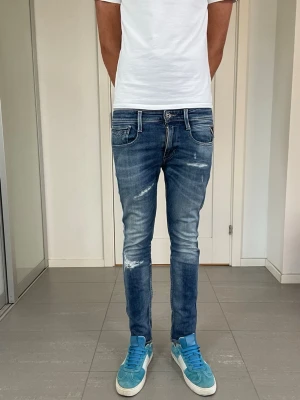 Replay Anbass Jeans - Säljer nu dessa Replay Anbass Jeans, W28 o L30, skriv för fler bilder/frågor🙌🏼
