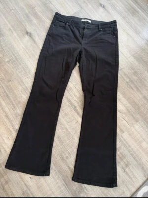 Vera svarta jeans bikbok - Nytt skick strl 44 men passar även 42