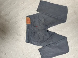 Levis Jeans 501  - Snygga jeans i bra skick! Mått står i bilder! W32 L32. Till herr