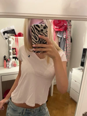 Ljusrosa Ralph Lauren T-shirt - Säljer en ljusrosa v ringad Ralph Lauren T-shirt💗