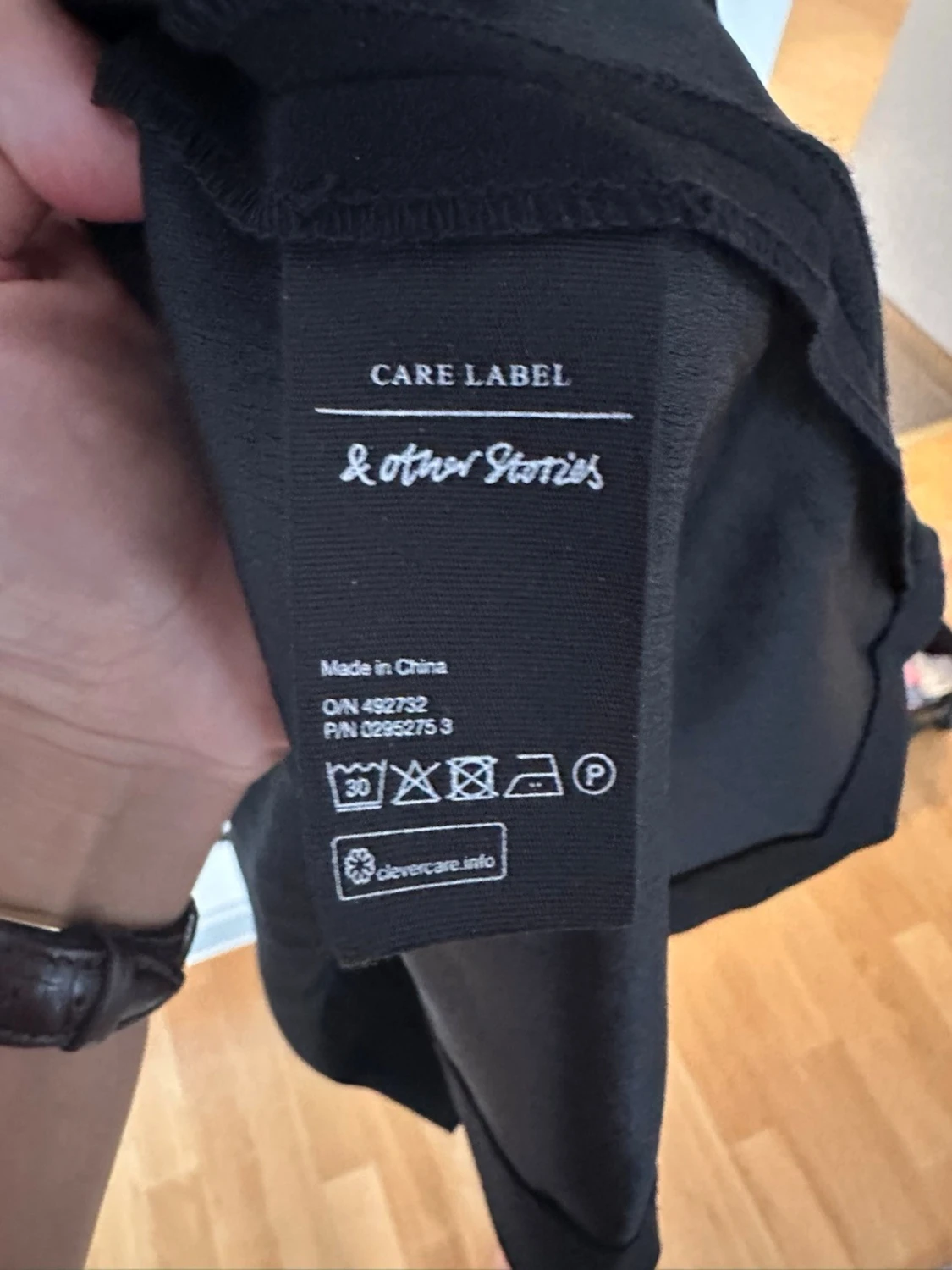 Svart långklänning med vida ärmar - 3