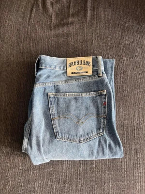 Replay jeans M971 Nyskick - Endast testade, som nya! Köpt på zalando för 1895kr. Storlek 34x34