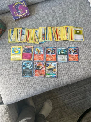 Pokemon kort - Pokmon kort samling värd över 1000kr säker vet inte värdet köp snappt så får ni detta