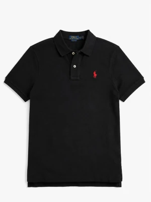 Svart pikétröja från Polo Ralph Lauren - Klassisk svart pikétröja från Polo Ralph Lauren med korta ärmar och krage. Tröjan har två knappar framtill och en röd broderad logotyp på bröstet. Tillverkad i bomull för en bekväm känsla och stilren look.
