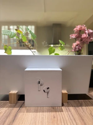 AirPods 3 - Helt nya AirPods som är helt oanvänd. 