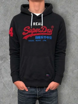 Superdry Hoodie  - Superdry Hoodie - storlek: M - gott skick - nummer 54 på armen - vid frågor hör av er! Först till kvarn!