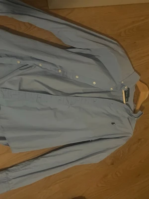 Ralph lauren skjorta i 3 olika färger  - Söker snabb affär 500 kr styck eller alla 3 för 1100 kom med bud!