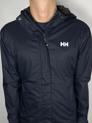 Helly Hansen windbreaker - 👕 Plagg: vindjacka                                                                 📏 Storlek: M                                                                🏷️ Märke/Modell: Helly Hansen                                            ✨ Skick: Fint skick                                                      💬 Vid frågor är det bara att skriva!                                                                                          🛍️ Gramenti