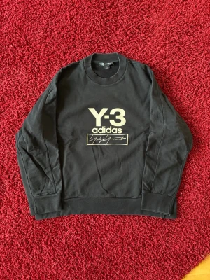 Yohji Yamamoto Adidas Y3 sweatshirt - Y-3 crewneck i storlek L. Skriv för fler bilder och frågor! 