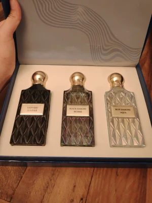 IBRAQ Diamond Collection parfymset - Säljer en parfym set av IBRAQ 75ml Blue diamond aqua, 75ml sapphire Leather, 75 ml black diamond incense, 