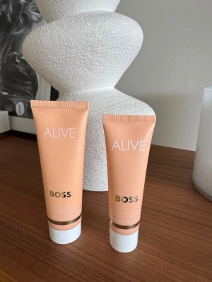 ALIVE Hugo Boss bodylotion - 2 st oanvända body lotions, 50 ml och 75 ml. Doft av parfymen Alive från Hugo Boss. 