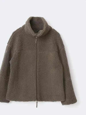 Pile jacka Gina  - Jättesnygg pile jacka från Gina tricot i xs. Varm och skön och perfekt brun färg för hösten. Helt ny med prislapp kvar säljer för att jag inte hann returnera nypris 500 kr 💕💕
