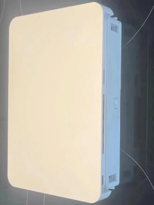 Vit rektangulär LED-lampa (stl-th) - Snygg vit LED-lampa med rektangulär form och rundade hörn. Lampan har en slimmad design och är tillverkad i plast. Perfekt för att lysa upp rummet eller skrivbordet med modern stil.