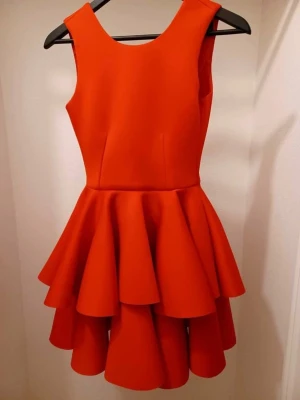 Red cocktail dress - Elegant dark red cocktail dress from Polish brand EMO, made from a thick and warm fabric with a flattering fitted silhouette. Best suited for a very slim body shape.  Size: XS Condition: Excellent — worn only a few times. Colour: Dark red Material: Polyester  Perfect for cocktail parties, dinners, weddings, special occasions or elegant evenings out.  📦 Ships within 48h