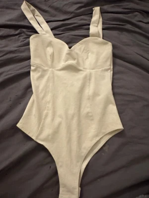 Fest body - Jätte snygg body som passar till de mesta, helt oanvänd med prislapp!! ❣️