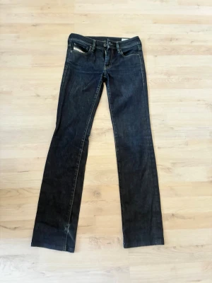 Diesel jeans  - Fina jeans i bra skick ifrån diesel passar en xs. W26 L34💕low / mid waist. Kan gå ner lite i pris vid snabb affär 