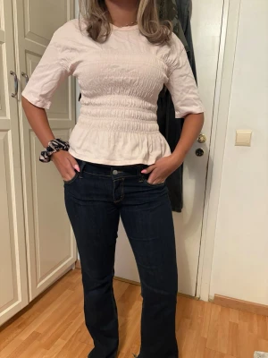 ljusrosa tröja  - kommer sälja denna på min plick liveshow 17 augusti 19:00 där jag visar upp plagget bättre och man kan buda!😊