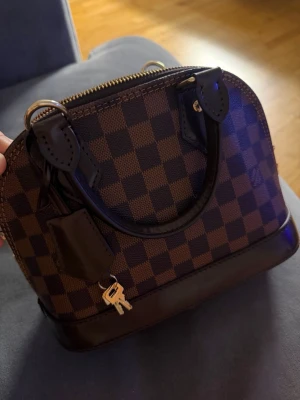 Alma bb Damier - Super snygg väska (inte äkta) men i äkta läder!