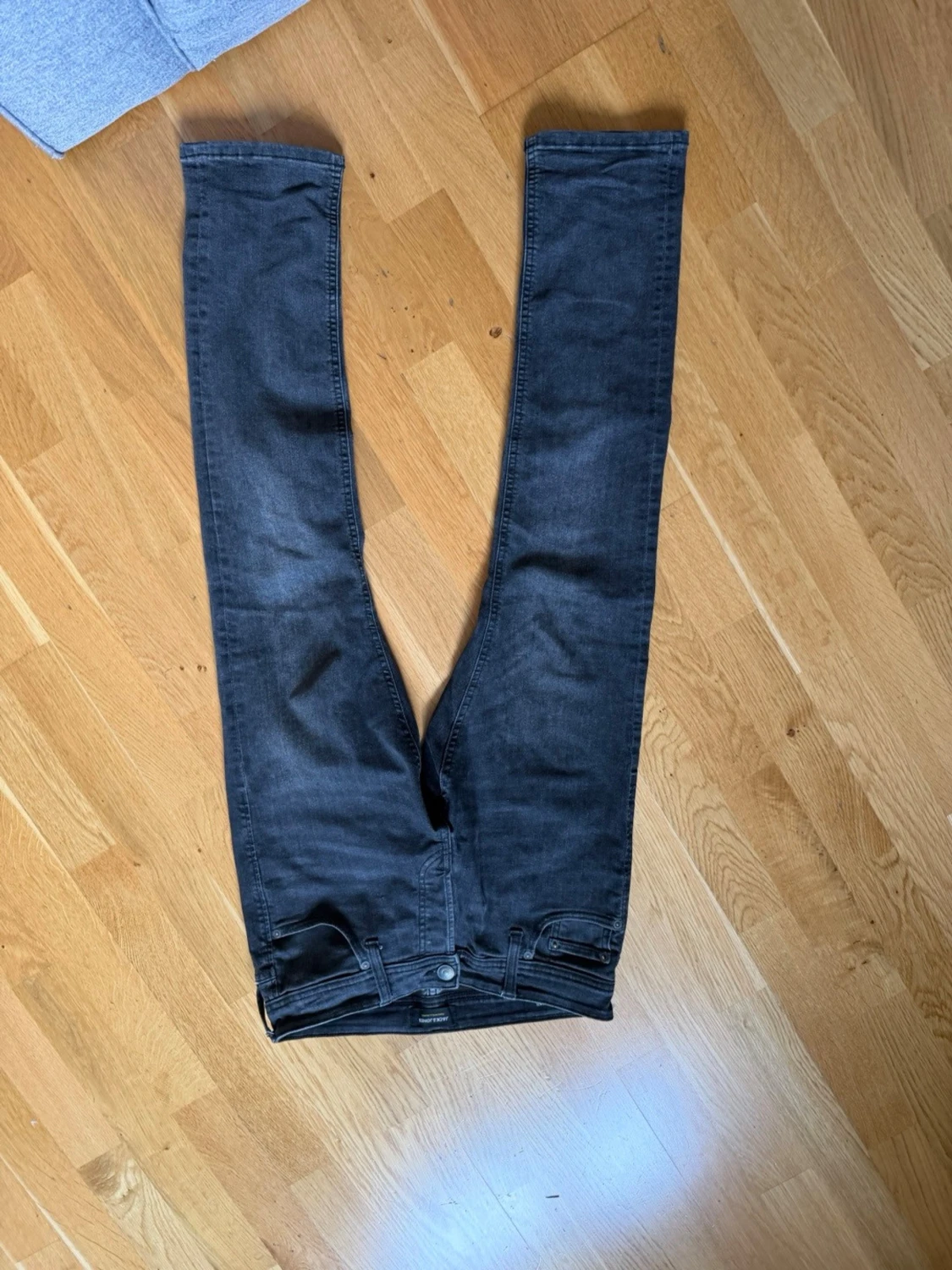 Svarta slim fit jeans - 1