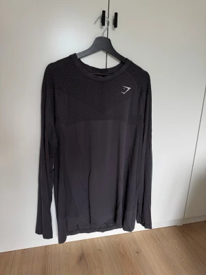 Svart träningströja Gymshark - Storlek XL, passar L.