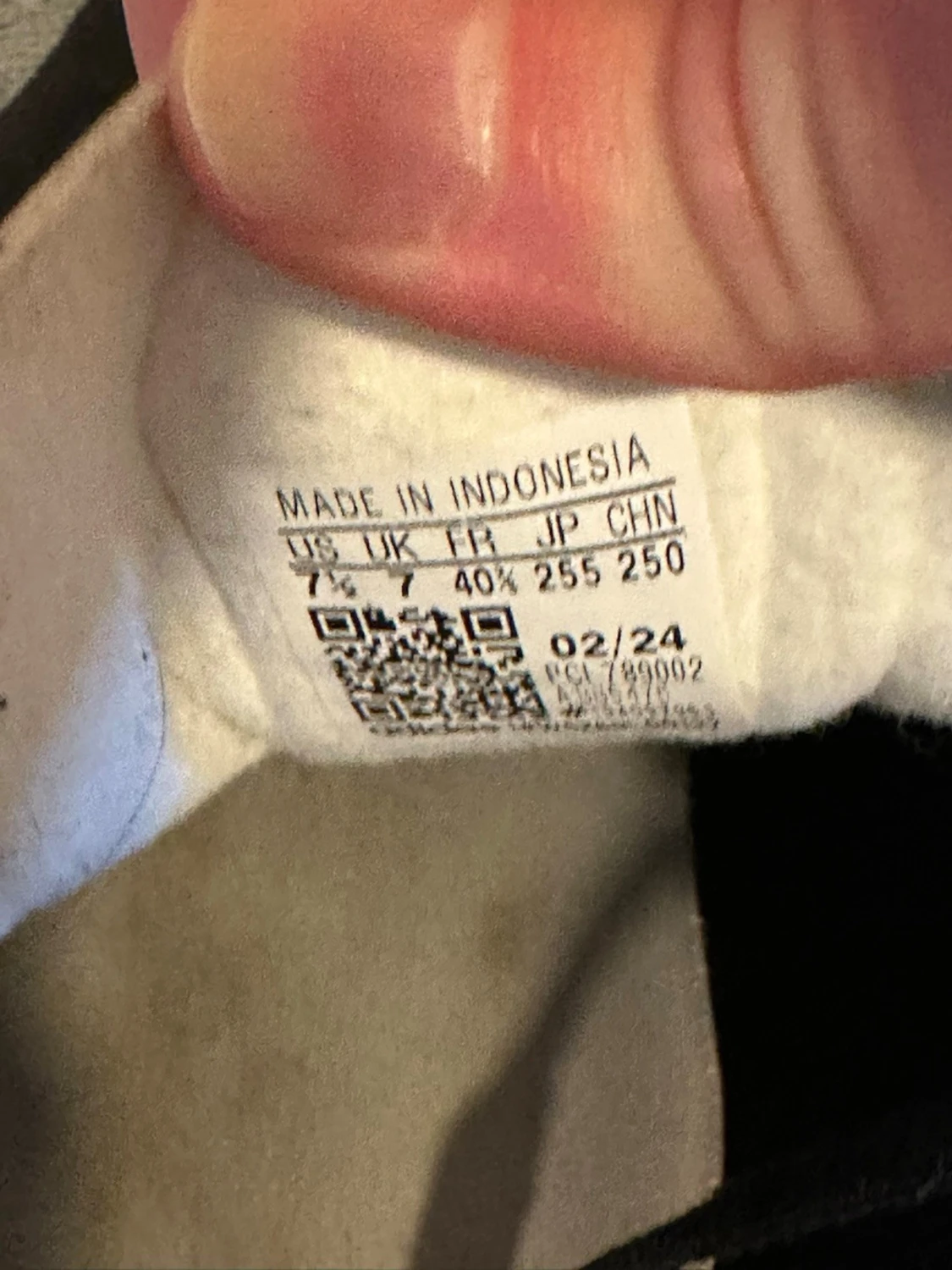 Svarta Adidas sneakers med vita detaljer - 4