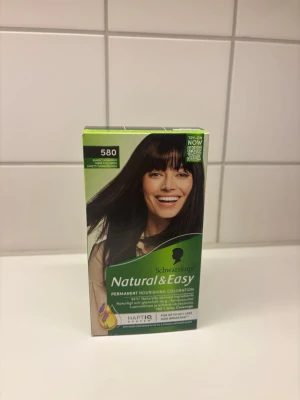 Hårfärg  - Box färg i mörkbrun, säljer då jag bytt hårfärg. 