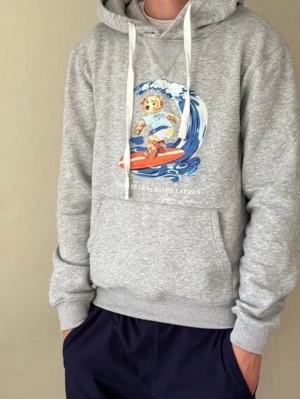 Ralph lauren hoodie - Säljer en raplh lauren hoodie | Storlek: M men sitter som S |  fint skick | hör av er om ni har några funderingar😁
