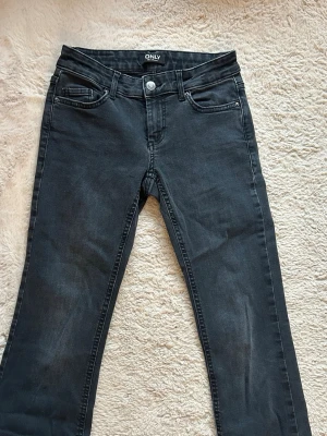 Svarta bootcut jeans från ONLY - Svarta jeans från only med bra skick 