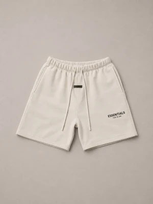 Fear of God Essentials - Helt nya Essentials Fear of God shorts i storlek L. Säljer för att de inte passar mig. Loggan reflekterar ljus i mörker och Essentials påse tillkommer