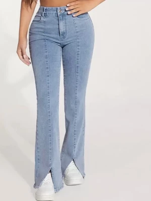 Jeans med slits  - Så fina jeans som sitter bra, enda anledningen till att jag säljer de är på grund av att de blivit för tjata på mig.