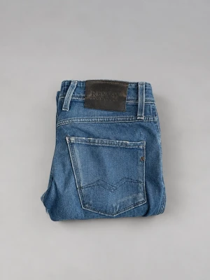 Replay jeans - Säljer ett par blå replay jeans i väldigt bra skick- storlek 28/30. Pris 349✅ hör av er vid minsta fråga!