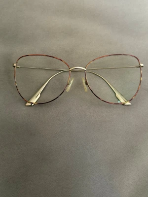 Christian Dior Vintage bågar med glas - Köpt för 4800 kr kvitto finns.