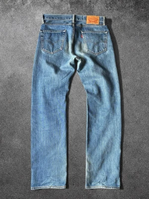 Levis 751  - Levis 751 Jeans | Storlek 30/32 | Skickas snabbt, kan gå ner i pris vid snabb affär  Mått:  längd: 106 cm midja: 40 cm benöppning: 20 cm lårvidd: 27 cm  Mvh ActiveResell | REF: LEV-017