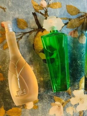 Parfymsplit  - Splittar parfymer I 2/3/5 ml glasdekanter med spray 🌼Se lista och priser bland bilderna 🌼Skriv vilka du önskar så lägger jag ut som ett nytt paket 🌼Obs se även mina andra splitannonser 