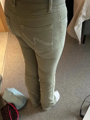 Jeans nelly - Inga defekter, säljer för jag tycker inte jag passar i de. Skriv för fler frågor 