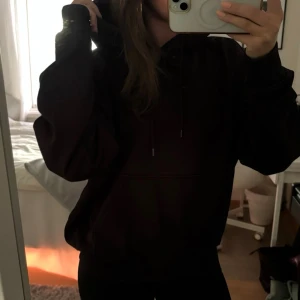Svart hoodie - Svart hoodie <3
