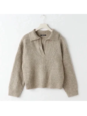 Beige stickad tröja med krage - Superskön o snygg stickad tröja, använd ett fåtal gånger💕