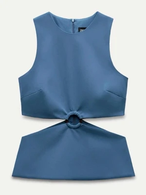Blå armlös topp med ringdetalj - Skit snygg blå tröja med cutout ifrån Zara. Säljer då jag inte sträcker mig efter den. Kom privat vid frågor❤️