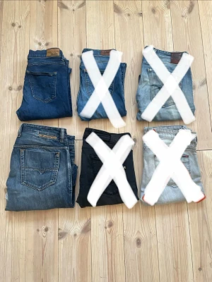 Jeans Bulk 2pc - Säljer 6 feta jeans för ett bra pris då jag inte har tid att sälja dessa för tillfället 🤟| Replay, Lee & Diesel 🌴| Alla i herr modell, blandade storlekar och populära passformer. | 199kr styck & 389kr för båda | En mycket bra deal, kom med frågor och prisförslag 😊