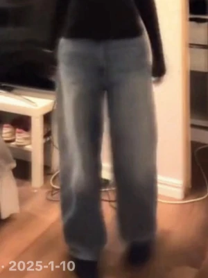 Baggy ljusblå jeans  - Trendiga baggy bershka jeans i ljusblå. Super snygga och helt oanvända 