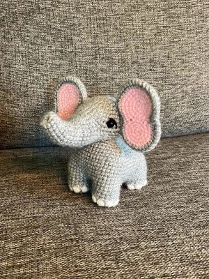 Virkad elefant  - Handgjord virkad söt mini elefant 