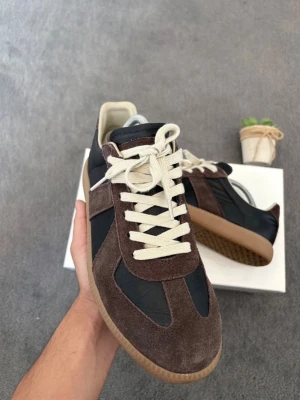 Maison margiela gats  - KVITTO FINNS! Säljer nu dessa asfeta gats, de är i prima skick och har inga som helst defekter😁 Vid frågor är de bara slå en pling!👌