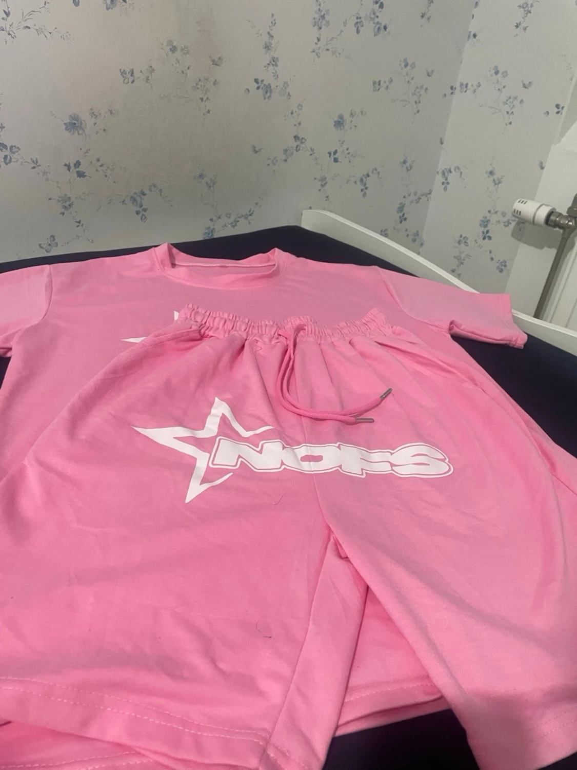 Rosa set med t-shirt och shorts - 1