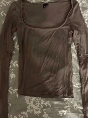 Gina Tricot tröja - Fin