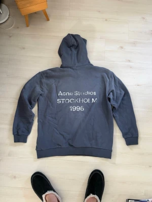 Acne hoddie - Riktigt fet hoddie i bra skick bara att höra av sig vid frågor
